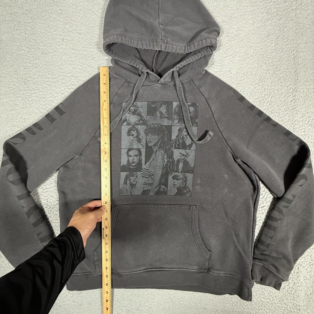 Taylor Swift Hoodie Womens Medium Black Oversized Pullover Sweatshirt Eras Logo - Picture 5 of 12